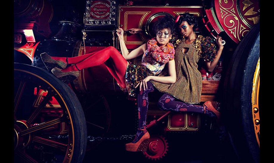 Don't you just love this shot? Carefully choreographed. The models sit between the two giant wheels of the showman's Steam Engine, the Vanguard. #vanguard #steam #shoot #models #steampunk #theatrical #fun #wheels #engineering #shootnstay @lordshippark @farmlocations #fashion #brand @style #outdoorshoot #location #vintage
